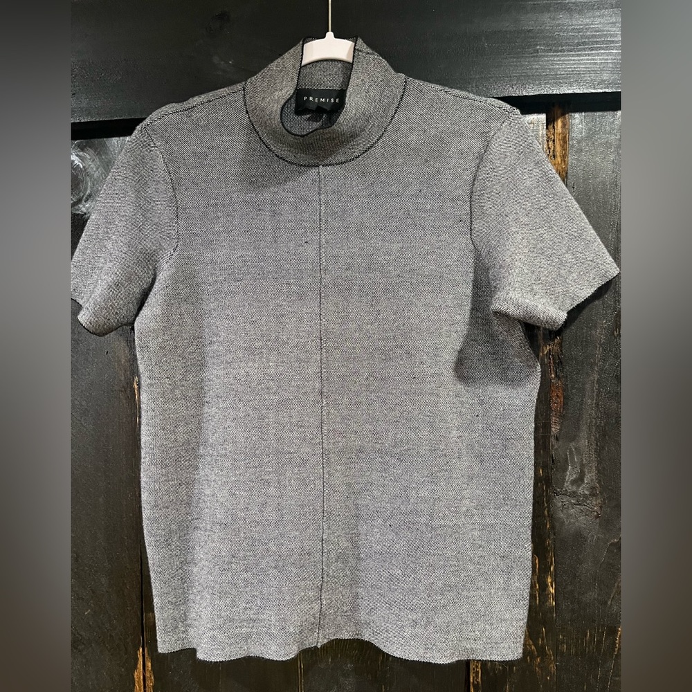 Women’s sweater size M EUC